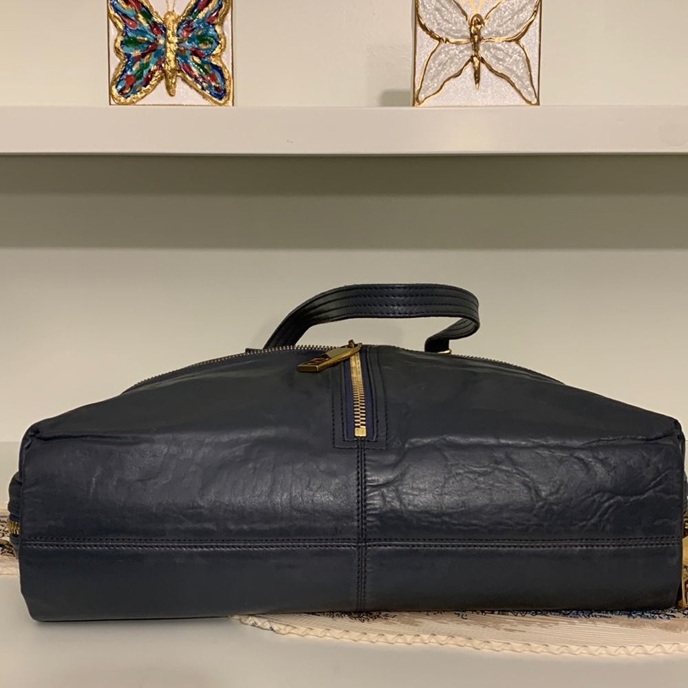 ♥️ Large Leather Fendi Shoulder Bag♥️ - Picture 6 of 17